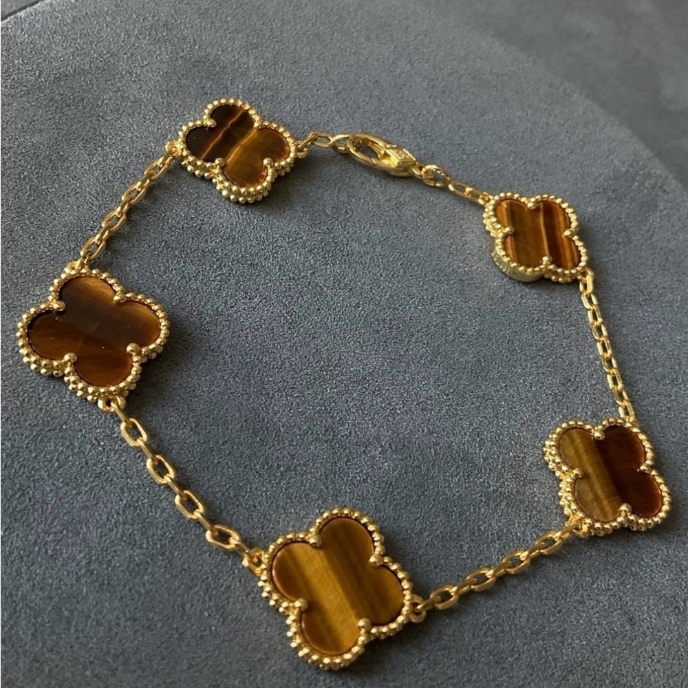 Elegant Gold /CatEye Clover Bracelet